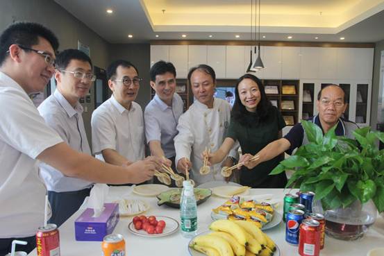 说明: 4乐厨智能厨房菜品体验