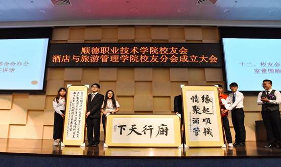 说明: 优秀毕业生献字